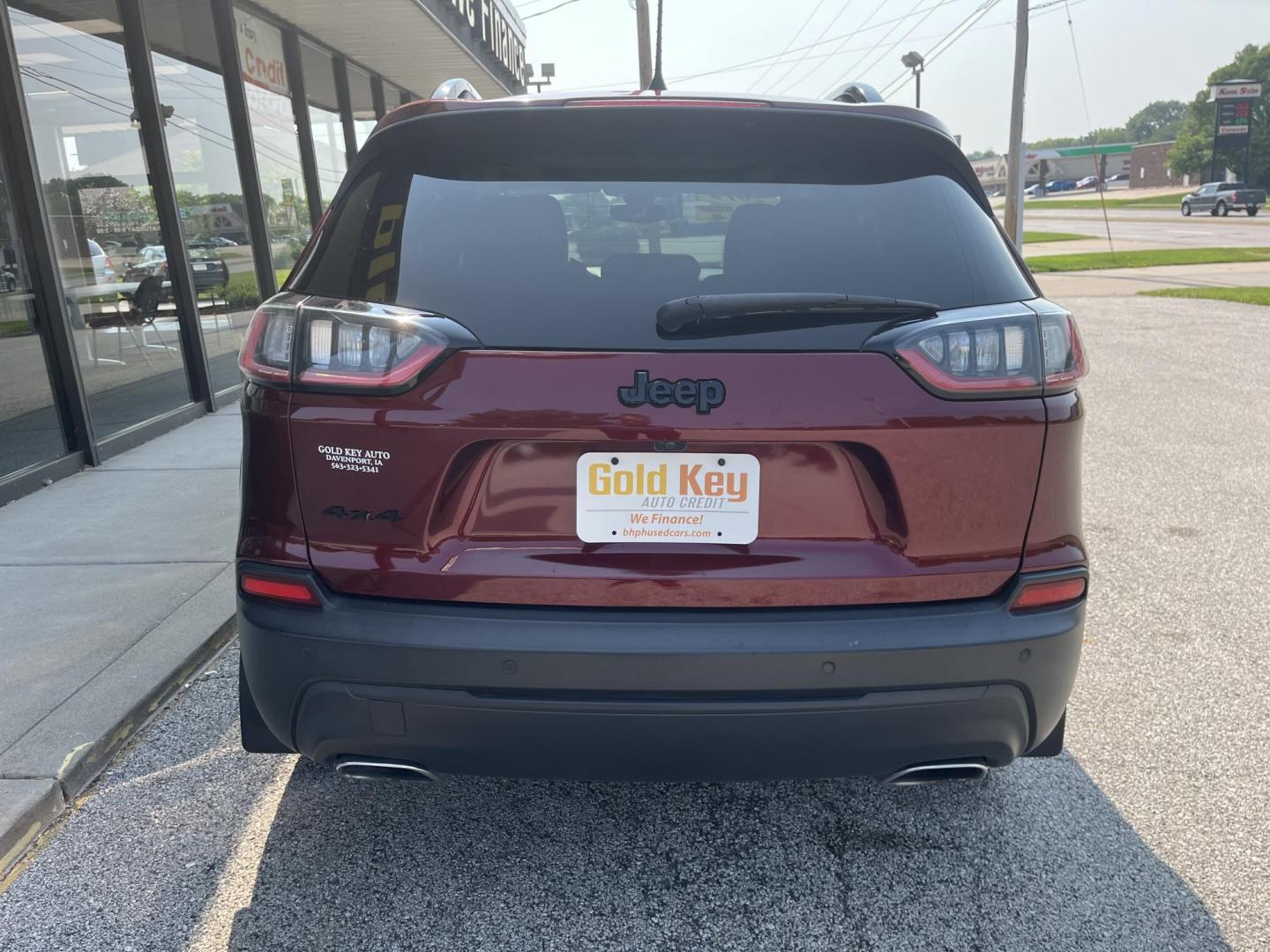 2019 Race Red Jeep Cherokee Latitude Plus 4WD (1C4PJMLX4KD) with an 3.2L V6 DOHC 24V engine, 9A transmission, located at 1633 W Kimberly, Davenport, IA, 52806, (563) 323-5341, 41.559456, -90.598732 - Photo#4