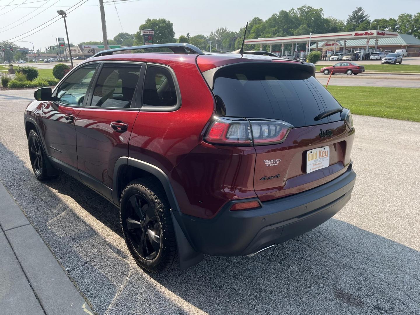 2019 Race Red Jeep Cherokee Latitude Plus 4WD (1C4PJMLX4KD) with an 3.2L V6 DOHC 24V engine, 9A transmission, located at 1633 W Kimberly, Davenport, IA, 52806, (563) 323-5341, 41.559456, -90.598732 - Photo#3