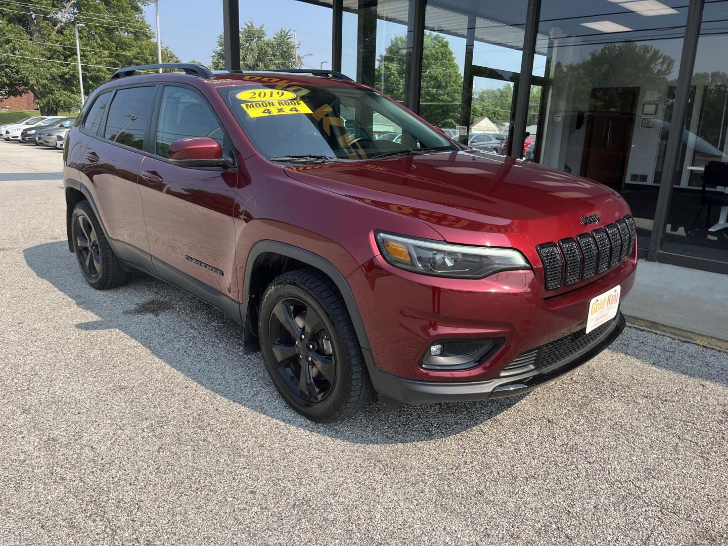 2019 Race Red Jeep Cherokee Latitude Plus 4WD (1C4PJMLX4KD) with an 3.2L V6 DOHC 24V engine, 9A transmission, located at 1633 W Kimberly, Davenport, IA, 52806, (563) 323-5341, 41.559456, -90.598732 - Photo#2