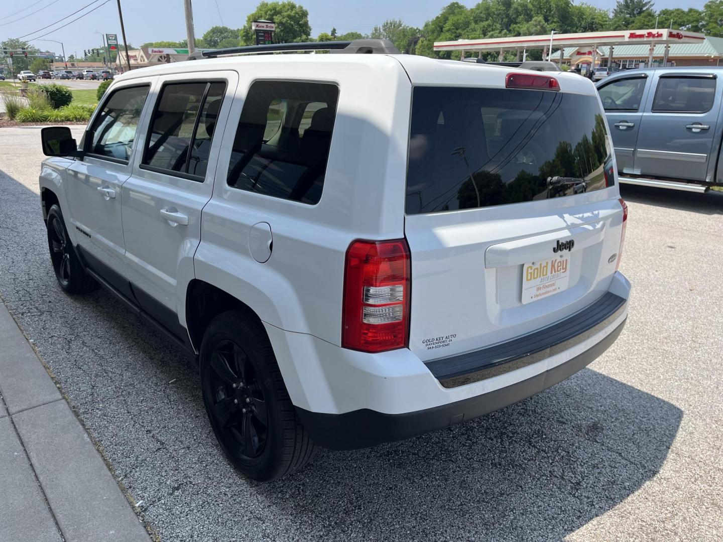 2015 Bright White Clearcoat Jeep Patriot Altitude Edition (1C4NJPBAXFD) with an 2L I-4 DOHC engine, located at 1633 W Kimberly, Davenport, IA, 52806, (563) 323-5341, 41.559456, -90.598732 - Photo#3
