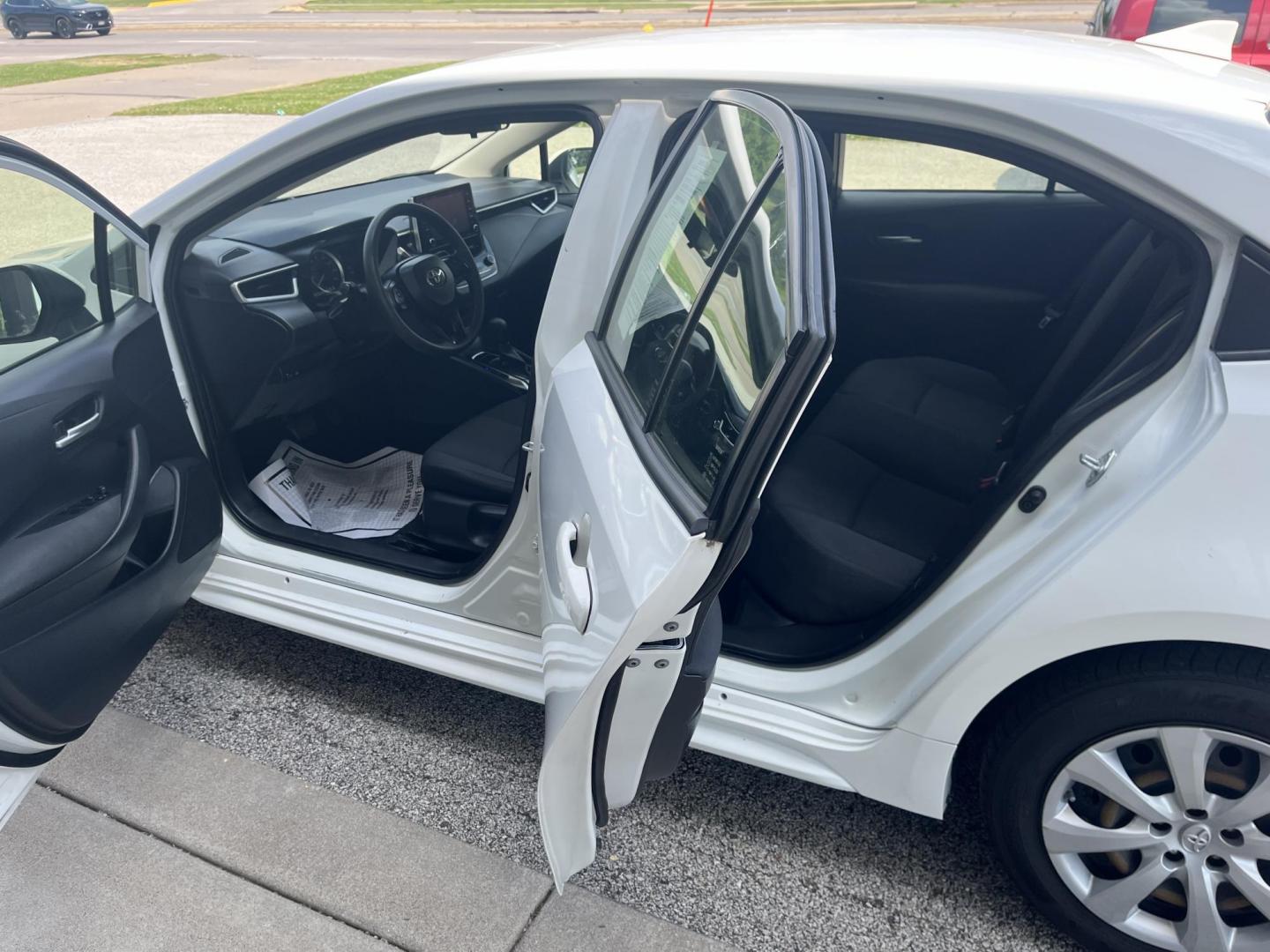 2021 Oxford White Toyota Corolla LE (JTDEPMAEXMJ) with an 1.8L L4 DOHC 16V engine, CVT transmission, located at 1633 W Kimberly, Davenport, IA, 52806, (563) 323-5341, 41.559456, -90.598732 - Photo#8