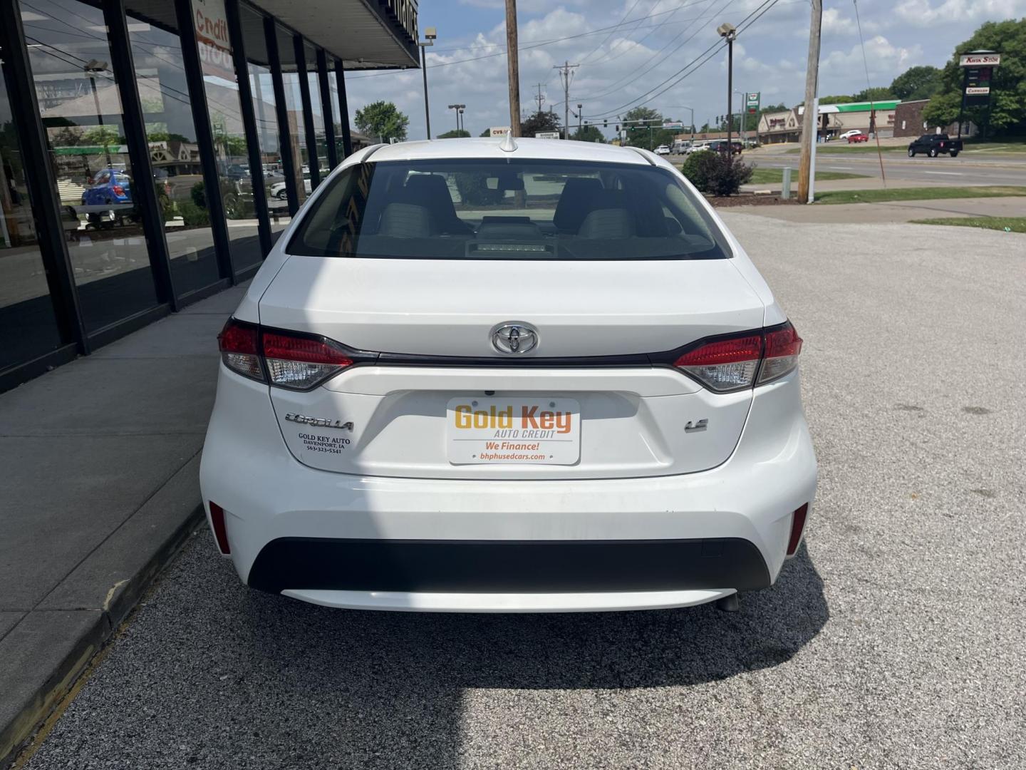 2021 Oxford White Toyota Corolla LE (JTDEPMAEXMJ) with an 1.8L L4 DOHC 16V engine, CVT transmission, located at 1633 W Kimberly, Davenport, IA, 52806, (563) 323-5341, 41.559456, -90.598732 - Photo#4