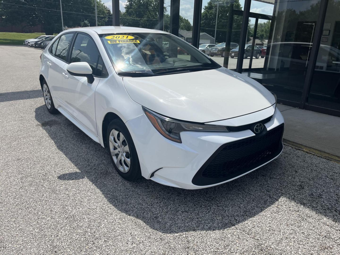 2021 Oxford White Toyota Corolla LE (JTDEPMAEXMJ) with an 1.8L L4 DOHC 16V engine, CVT transmission, located at 1633 W Kimberly, Davenport, IA, 52806, (563) 323-5341, 41.559456, -90.598732 - Photo#2