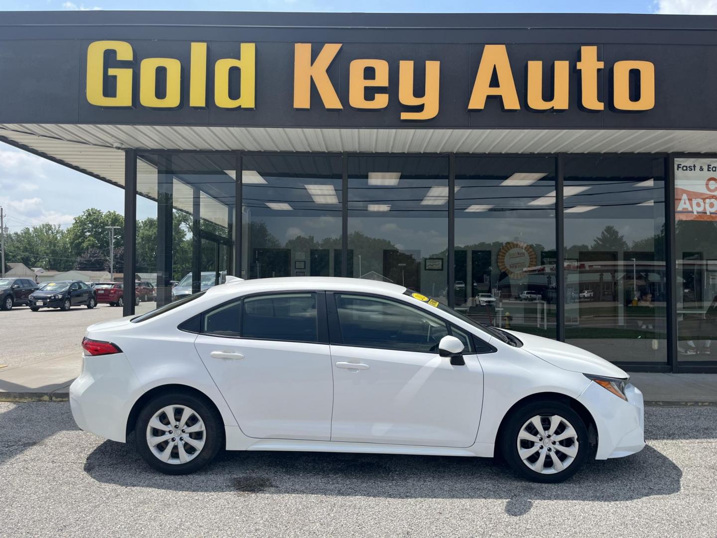 2021 Oxford White Toyota Corolla LE (JTDEPMAEXMJ) with an 1.8L L4 DOHC 16V engine, CVT transmission, located at 1633 W Kimberly, Davenport, IA, 52806, (563) 323-5341, 41.559456, -90.598732 - Photo#0