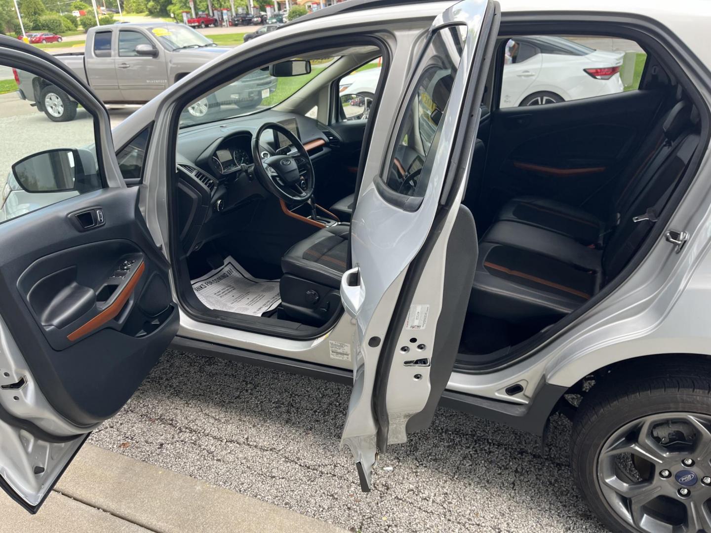 2018 Moondust Silver Metallic Ford EcoSport SES (MAJ6P1CL2JC) with an 2L I-4 gasoline direct injection engine, located at 1633 W Kimberly, Davenport, IA, 52806, (563) 323-5341, 41.559456, -90.598732 - Photo#8
