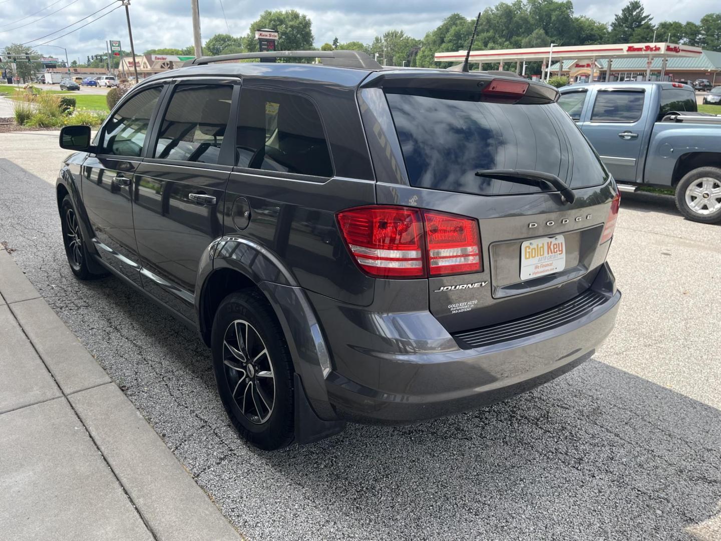 2018 Pitch Black Clear Coat Dodge Journey SE (3C4PDCABXJT) with an 2.4L L4 DOHC 16V engine, 4-Speed Automatic transmission, located at 1633 W Kimberly, Davenport, IA, 52806, (563) 323-5341, 41.559456, -90.598732 - Photo#3