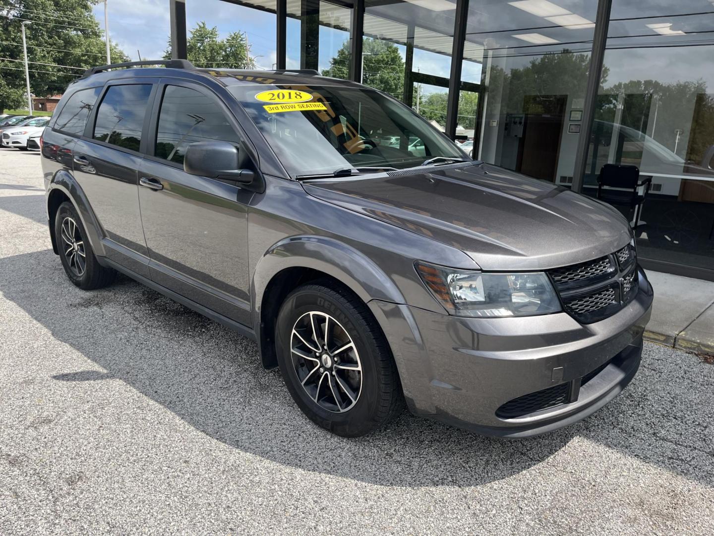 2018 Pitch Black Clear Coat Dodge Journey SE (3C4PDCABXJT) with an 2.4L L4 DOHC 16V engine, 4-Speed Automatic transmission, located at 1633 W Kimberly, Davenport, IA, 52806, (563) 323-5341, 41.559456, -90.598732 - Photo#2