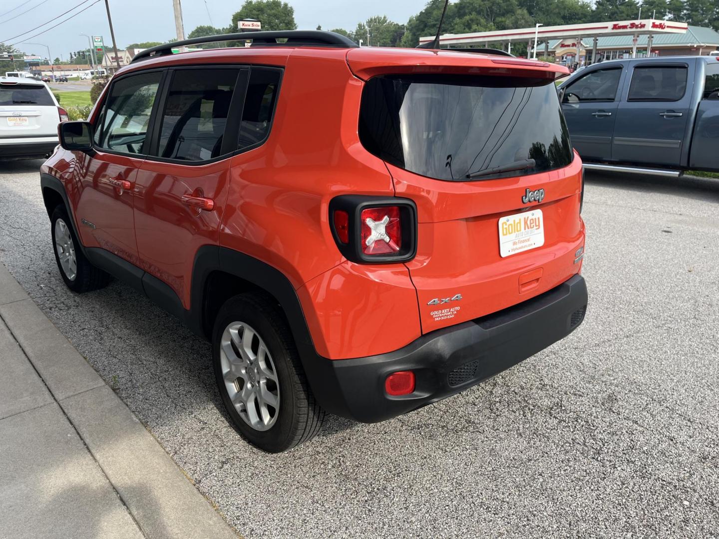 2018 Omaha Orange Jeep Renegade Latitude 4x4 (ZACCJBBB6JP) , located at 1633 W Kimberly, Davenport, IA, 52806, (563) 323-5341, 41.559456, -90.598732 - Photo#3