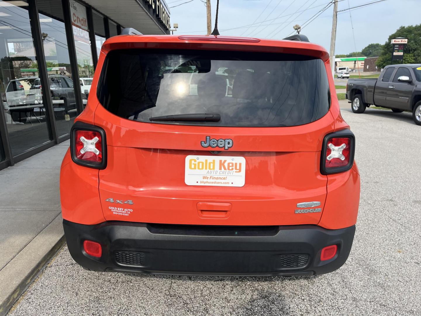 2018 Omaha Orange Jeep Renegade Latitude 4x4 (ZACCJBBB6JP) , located at 1633 W Kimberly, Davenport, IA, 52806, (563) 323-5341, 41.559456, -90.598732 - Photo#4