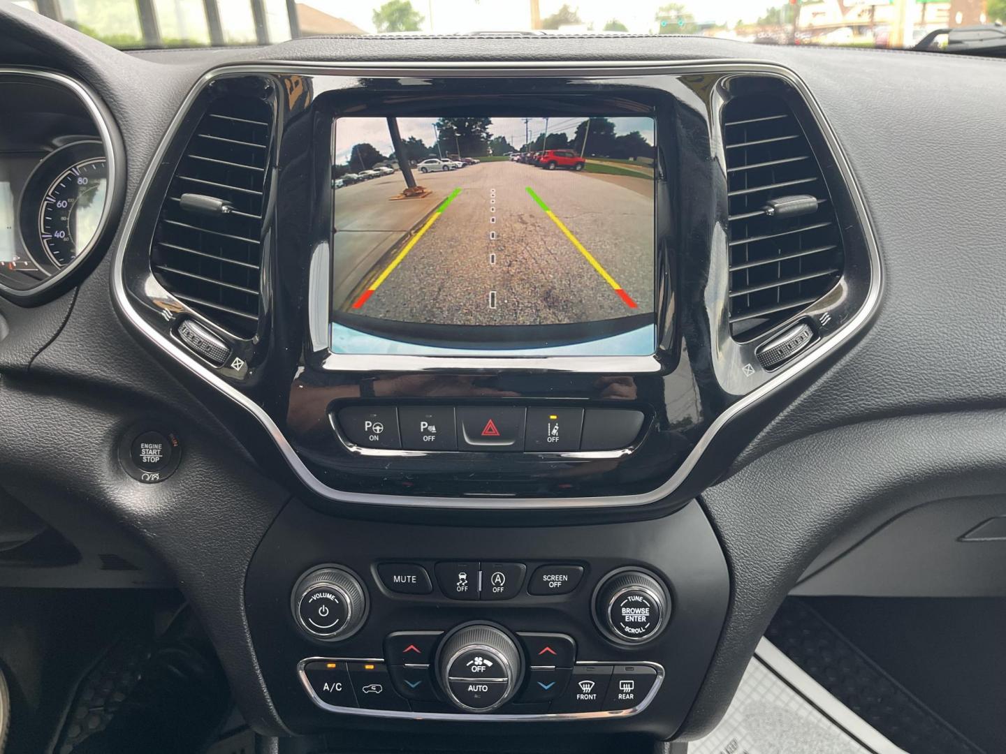2019 Bright White Clearcoat Jeep Cherokee Limited 4x4 (1C4PJMDN8KD) , located at 1633 W Kimberly, Davenport, IA, 52806, (563) 323-5341, 41.559456, -90.598732 - Photo#7