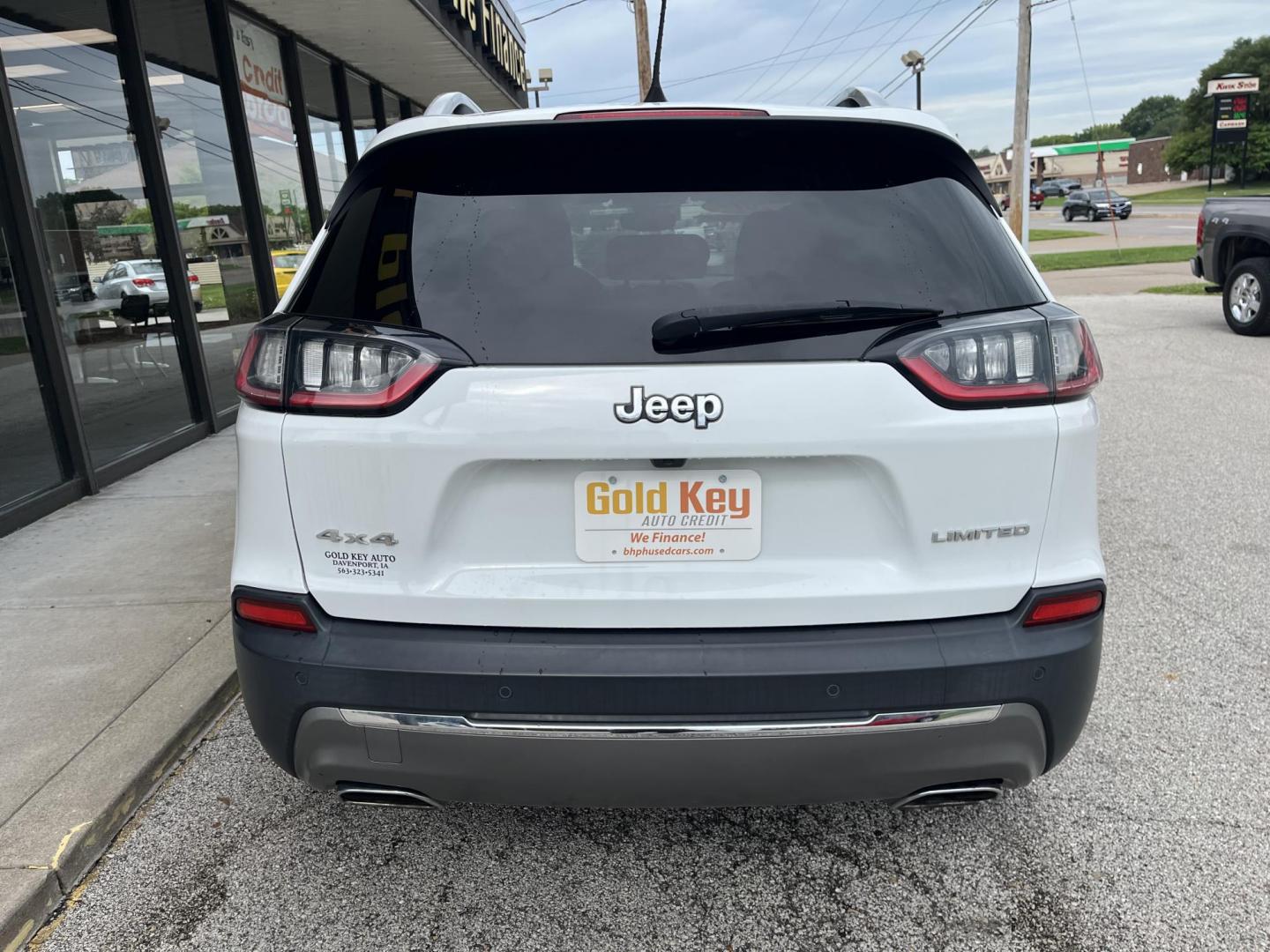 2019 Bright White Clearcoat Jeep Cherokee Limited 4x4 (1C4PJMDN8KD) , located at 1633 W Kimberly, Davenport, IA, 52806, (563) 323-5341, 41.559456, -90.598732 - Photo#4