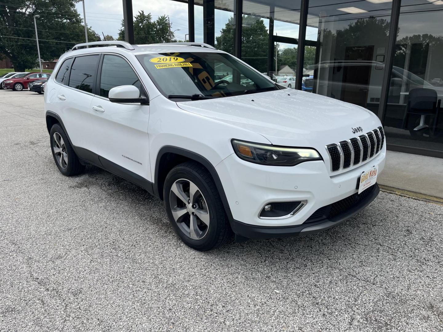 2019 Bright White Clearcoat Jeep Cherokee Limited 4x4 (1C4PJMDN8KD) , located at 1633 W Kimberly, Davenport, IA, 52806, (563) 323-5341, 41.559456, -90.598732 - Photo#2