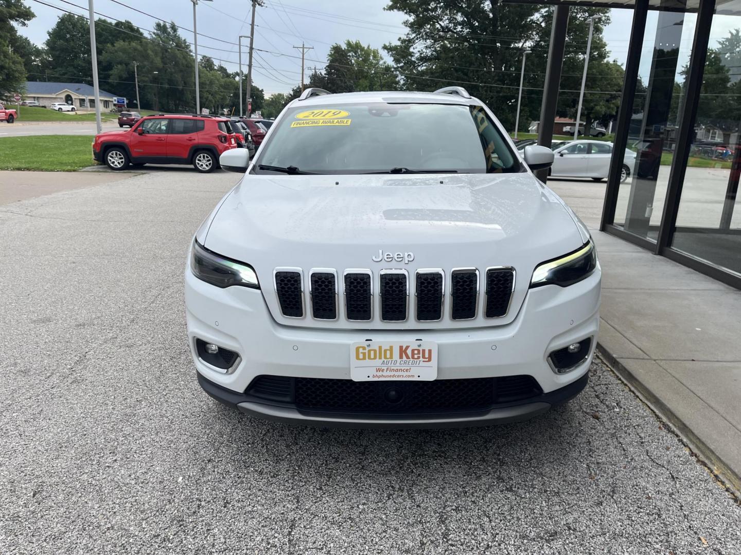 2019 Bright White Clearcoat Jeep Cherokee Limited 4x4 (1C4PJMDN8KD) , located at 1633 W Kimberly, Davenport, IA, 52806, (563) 323-5341, 41.559456, -90.598732 - Photo#1