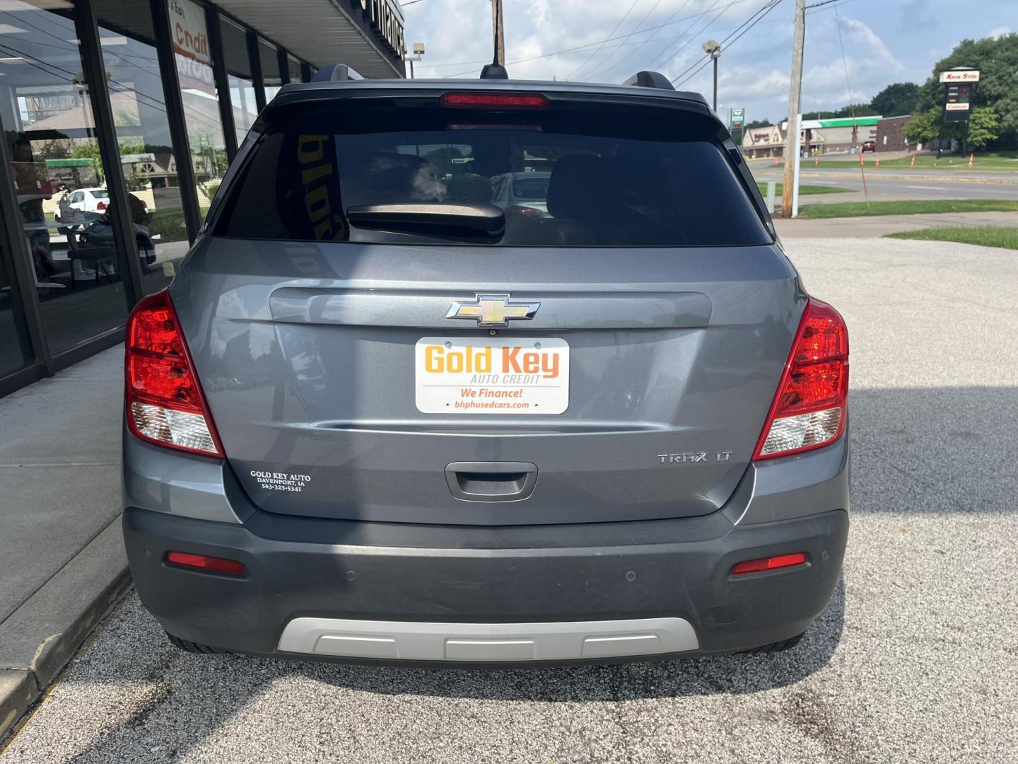 2015 Silver Ice Metallic Chevrolet Trax LT (KL7CJLSBXFB) with an Ecotec 1.4L I-4 DOHC engine, located at 1633 W Kimberly, Davenport, IA, 52806, (563) 323-5341, 41.559456, -90.598732 - Photo#4