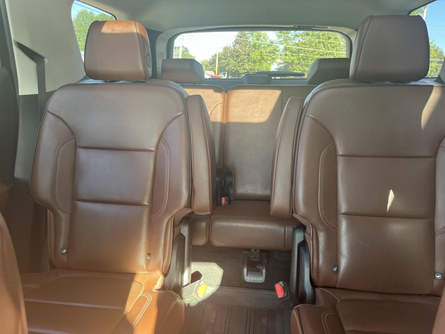2018 Summit White Chevrolet Traverse High Country AWD (1GNEVKKW4JJ) with an 3.6L V6 DOHC 24V engine, 9A transmission, located at 1633 W Kimberly, Davenport, IA, 52806, (563) 323-5341, 41.559456, -90.598732 - Photo#9