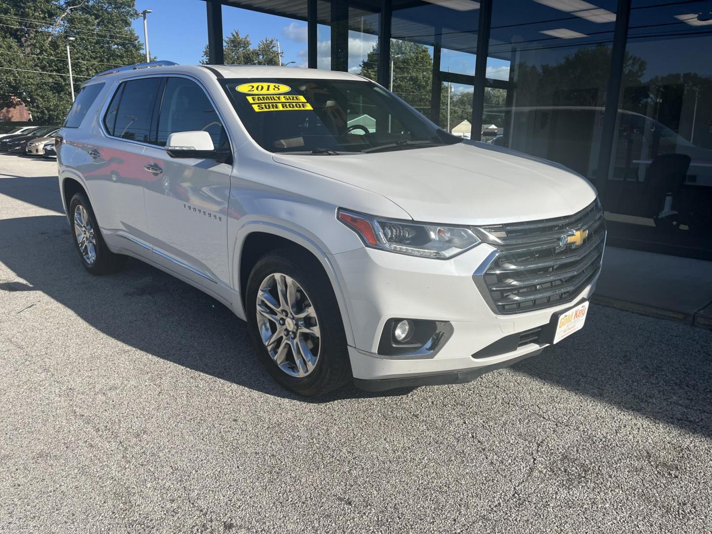 2018 Summit White Chevrolet Traverse High Country AWD (1GNEVKKW4JJ) with an 3.6L V6 DOHC 24V engine, 9A transmission, located at 1633 W Kimberly, Davenport, IA, 52806, (563) 323-5341, 41.559456, -90.598732 - Photo#2
