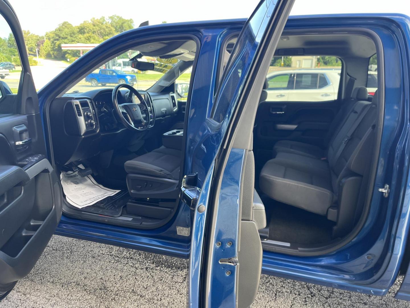 2015 Deep Ocean Blue Metallic Chevrolet Silverado 1500 2LT (3GCUKREC7FG) with an EcoTec3 4.3L V-6 gasoline direct injection engine, located at 1633 W Kimberly, Davenport, IA, 52806, (563) 323-5341, 41.559456, -90.598732 - Photo#8