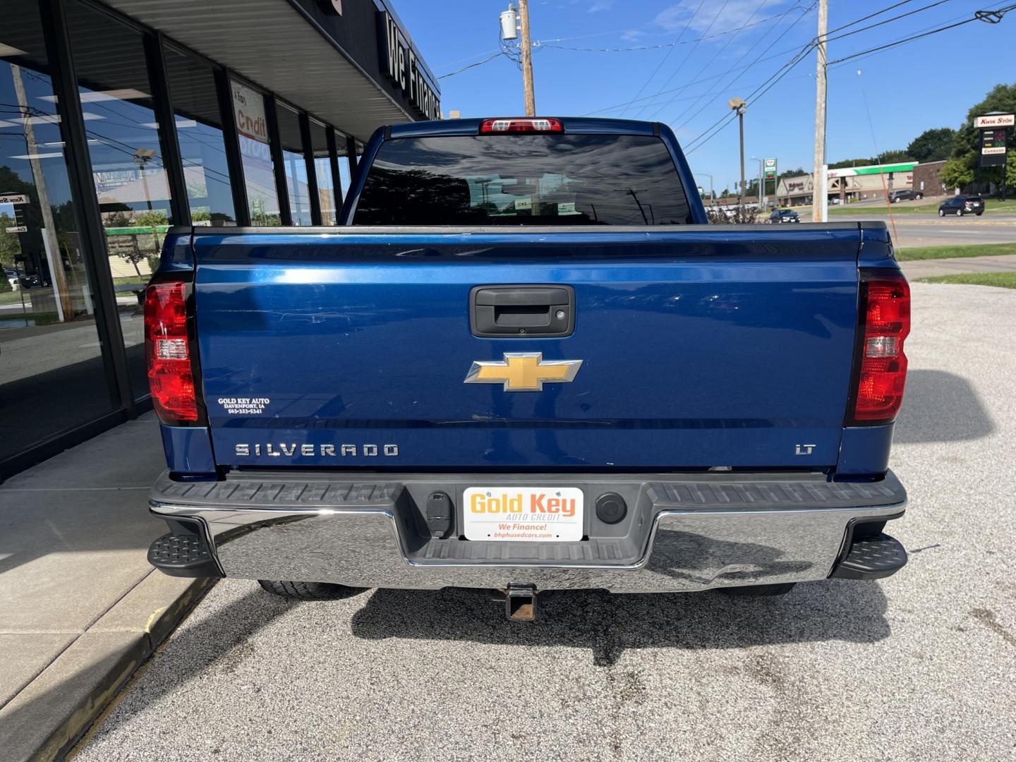 2015 Deep Ocean Blue Metallic Chevrolet Silverado 1500 2LT (3GCUKREC7FG) with an EcoTec3 4.3L V-6 gasoline direct injection engine, located at 1633 W Kimberly, Davenport, IA, 52806, (563) 323-5341, 41.559456, -90.598732 - Photo#4