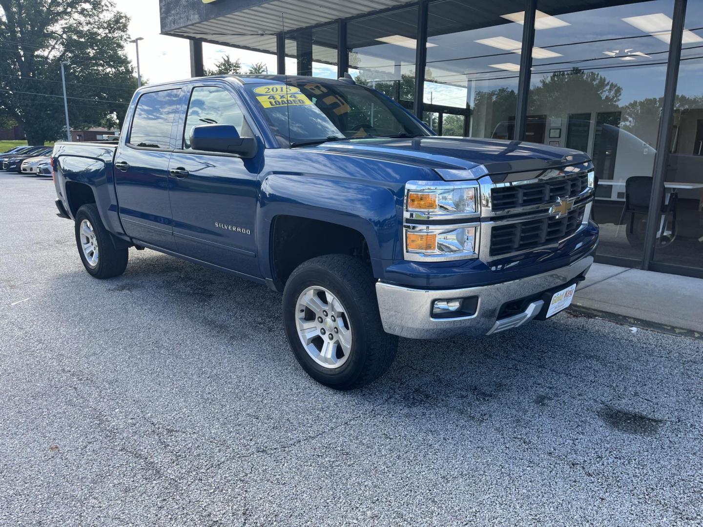 2015 Deep Ocean Blue Metallic Chevrolet Silverado 1500 2LT (3GCUKREC7FG) with an EcoTec3 4.3L V-6 gasoline direct injection engine, located at 1633 W Kimberly, Davenport, IA, 52806, (563) 323-5341, 41.559456, -90.598732 - Photo#2