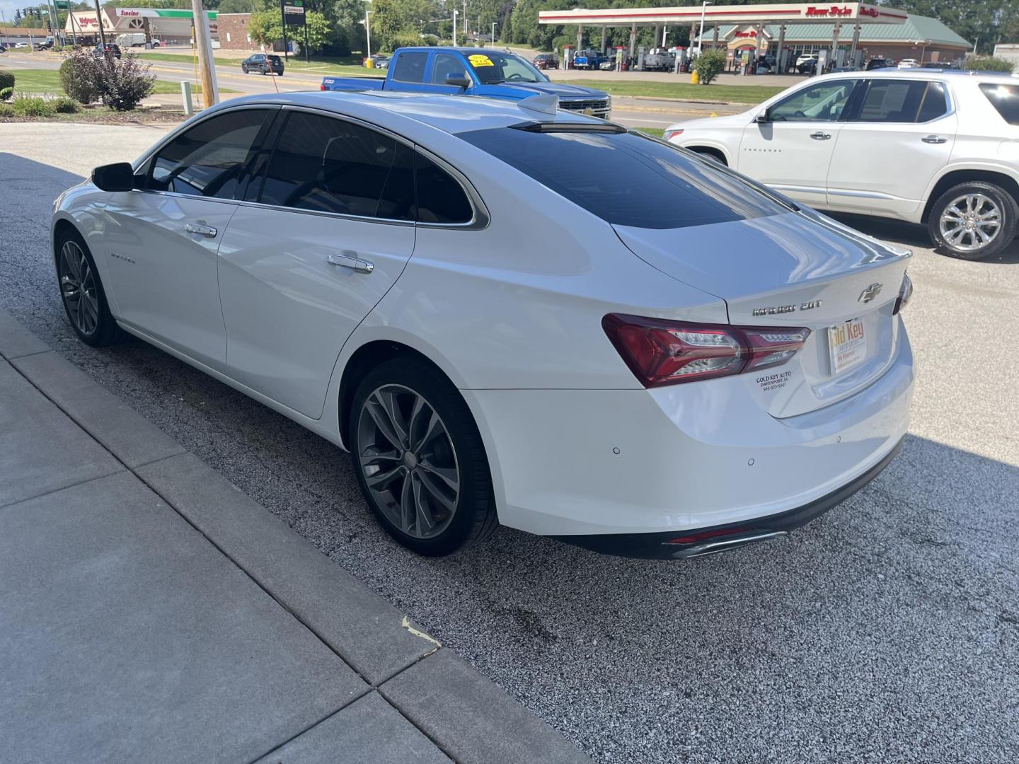 2020 White Chevrolet Malibu Premier (1G1ZE5SX9LF) with an 2.0L L4 DOHC 16V engine, 6-Speed Automatic transmission, located at 1633 W Kimberly, Davenport, IA, 52806, (563) 323-5341, 41.559456, -90.598732 - Photo#3