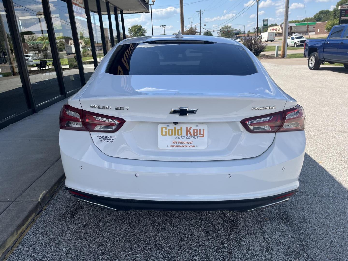 2020 White Chevrolet Malibu Premier (1G1ZE5SX9LF) with an 2.0L L4 DOHC 16V engine, 6-Speed Automatic transmission, located at 1633 W Kimberly, Davenport, IA, 52806, (563) 323-5341, 41.559456, -90.598732 - Photo#4