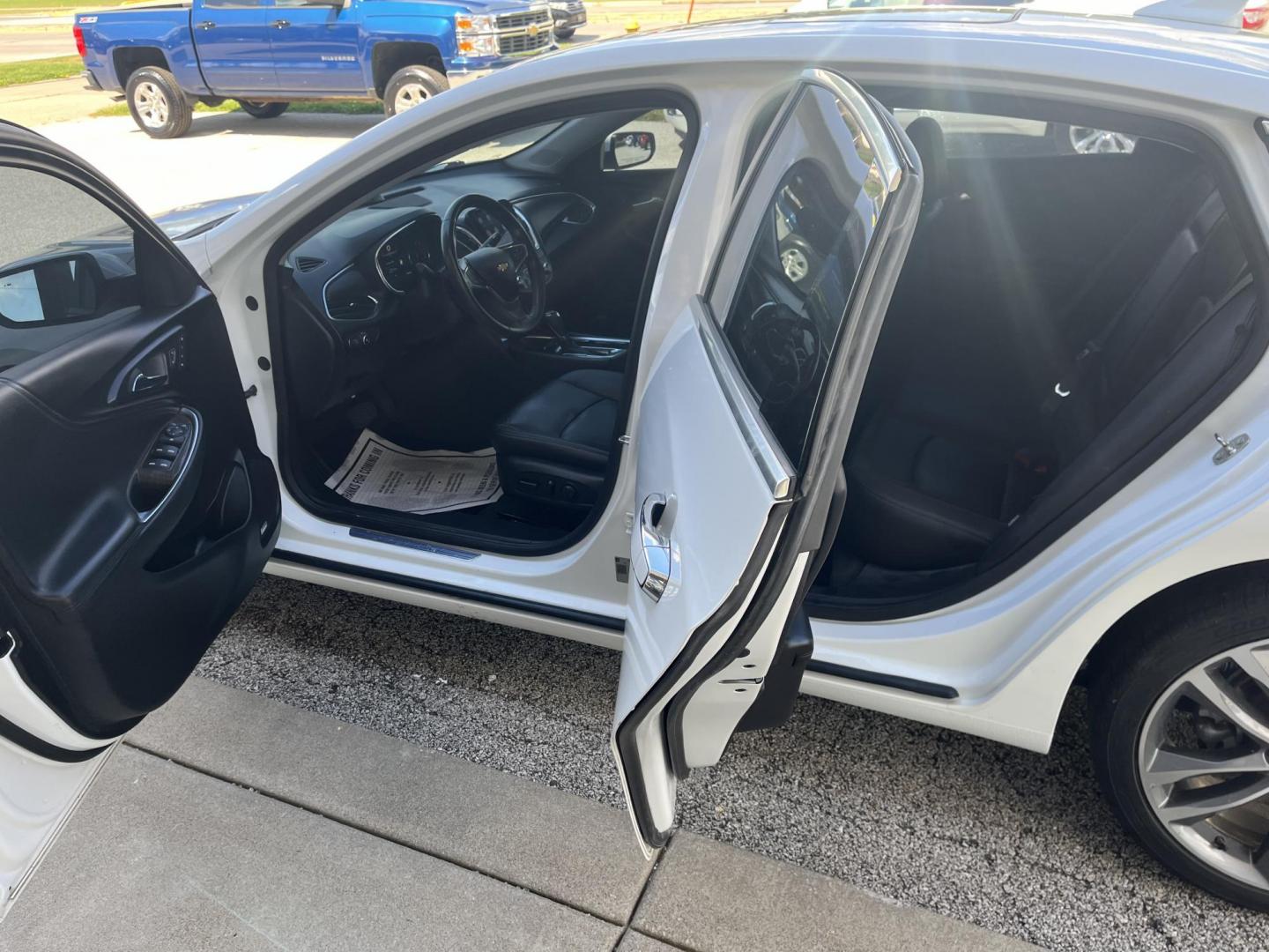 2020 White Chevrolet Malibu Premier (1G1ZE5SX9LF) with an 2.0L L4 DOHC 16V engine, 6-Speed Automatic transmission, located at 1633 W Kimberly, Davenport, IA, 52806, (563) 323-5341, 41.559456, -90.598732 - Photo#8