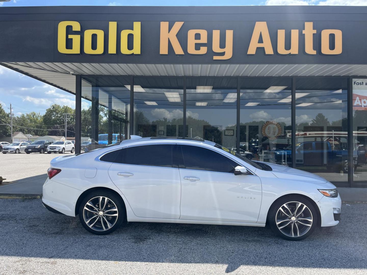 2020 White Chevrolet Malibu Premier (1G1ZE5SX9LF) with an 2.0L L4 DOHC 16V engine, 6-Speed Automatic transmission, located at 1633 W Kimberly, Davenport, IA, 52806, (563) 323-5341, 41.559456, -90.598732 - Photo#0