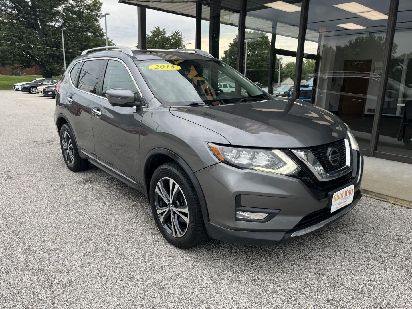 2018 Titanium Metallic Nissan Rogue SV AWD (5N1AT2MV3JC) with an 2.5L L4 DOHC 16V engine, CVT transmission, located at 1633 W Kimberly, Davenport, IA, 52806, (563) 323-5341, 41.559456, -90.598732 - Photo#2
