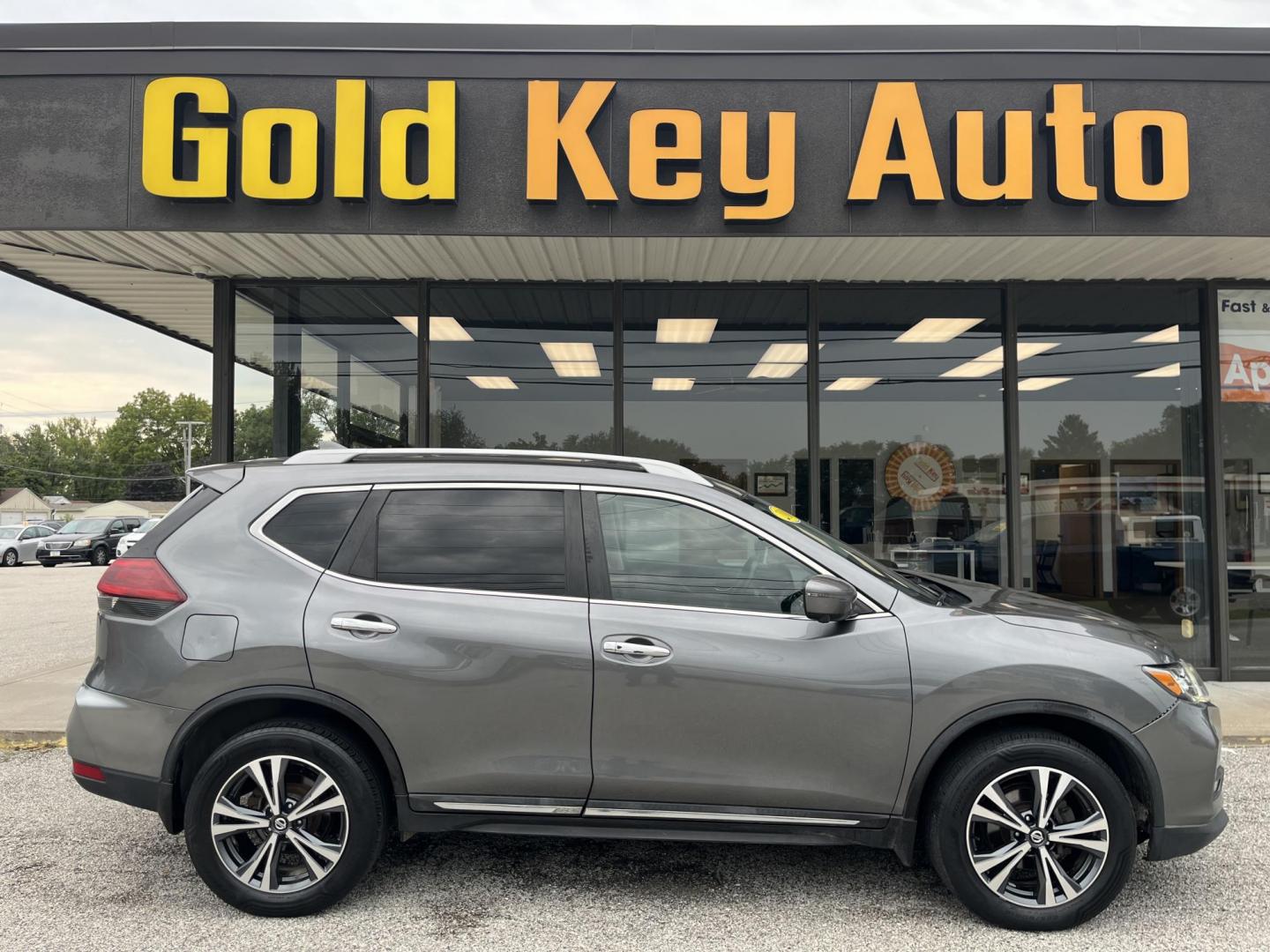 2018 Titanium Metallic Nissan Rogue SV AWD (5N1AT2MV3JC) with an 2.5L L4 DOHC 16V engine, CVT transmission, located at 1633 W Kimberly, Davenport, IA, 52806, (563) 323-5341, 41.559456, -90.598732 - Photo#0