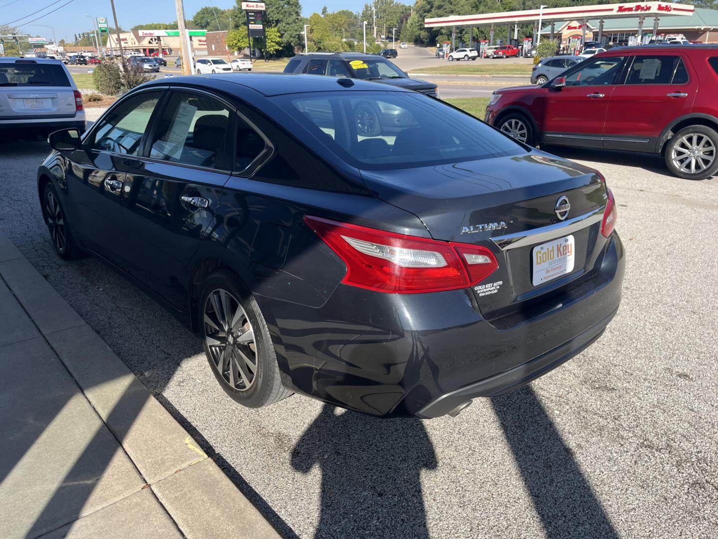 2018 Gun Metallic Nissan Altima 2.5 SL (1N4AL3AP2JC) with an 2.5L I-4 DOHC engine, located at 1633 W Kimberly, Davenport, IA, 52806, (563) 323-5341, 41.559456, -90.598732 - Photo#3