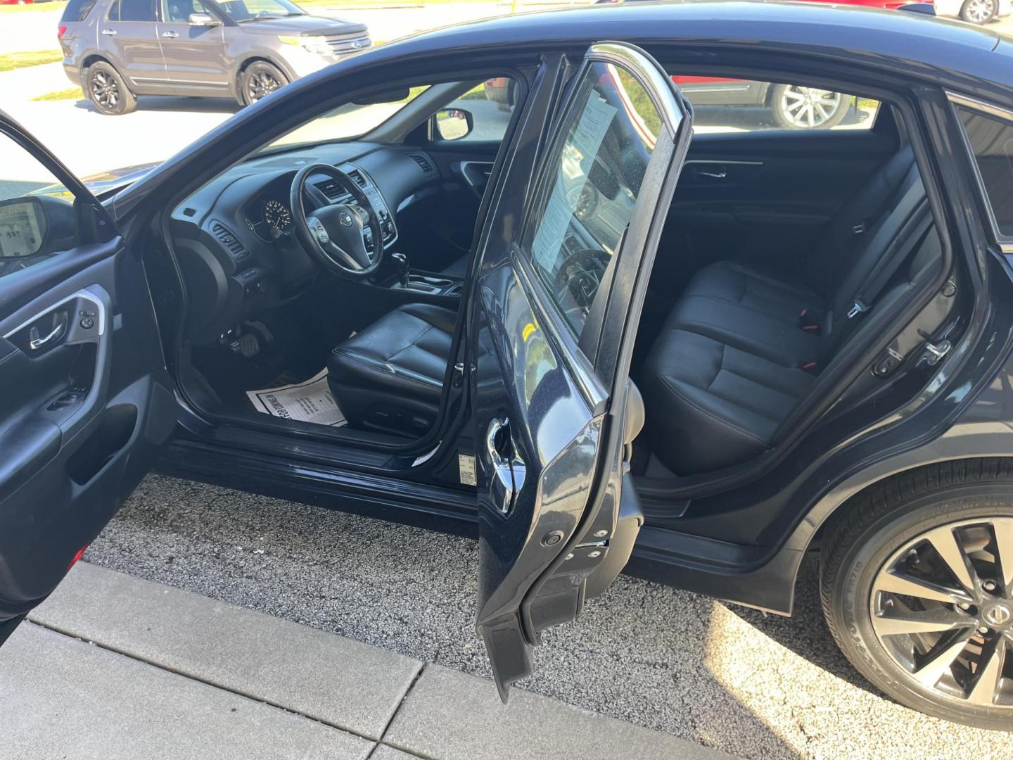 2018 Gun Metallic Nissan Altima 2.5 SL (1N4AL3AP2JC) with an 2.5L I-4 DOHC engine, located at 1633 W Kimberly, Davenport, IA, 52806, (563) 323-5341, 41.559456, -90.598732 - Photo#8