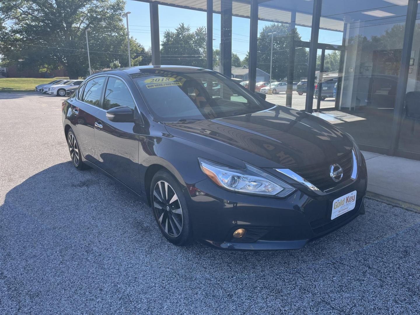 2018 Gun Metallic Nissan Altima 2.5 SL (1N4AL3AP2JC) with an 2.5L I-4 DOHC engine, located at 1633 W Kimberly, Davenport, IA, 52806, (563) 323-5341, 41.559456, -90.598732 - Photo#2