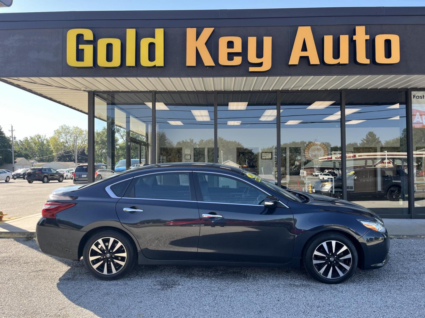 2018 Gun Metallic Nissan Altima 2.5 SL (1N4AL3AP2JC) with an 2.5L I-4 DOHC engine, located at 1633 W Kimberly, Davenport, IA, 52806, (563) 323-5341, 41.559456, -90.598732 - Photo#0