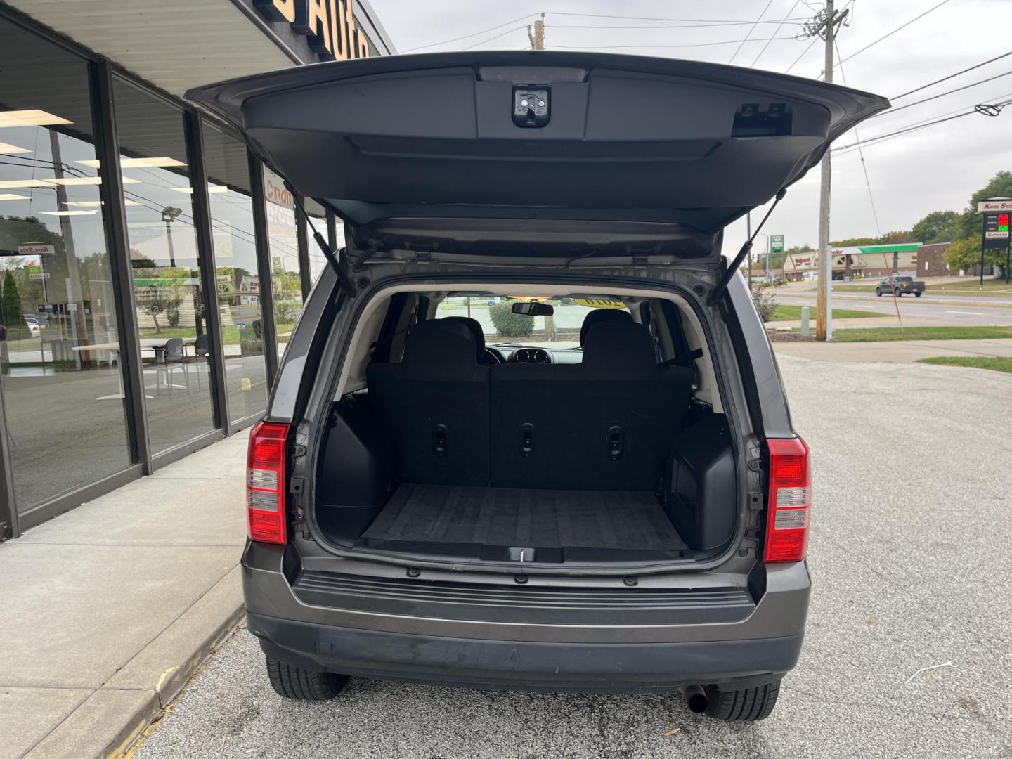 2016 Gun Metallic Jeep Patriot Latitude 4WD (1C4NJRFB8GD) with an 2.4L L4 DOHC 16V engine, located at 1633 W Kimberly, Davenport, IA, 52806, (563) 323-5341, 41.559456, -90.598732 - Photo#5