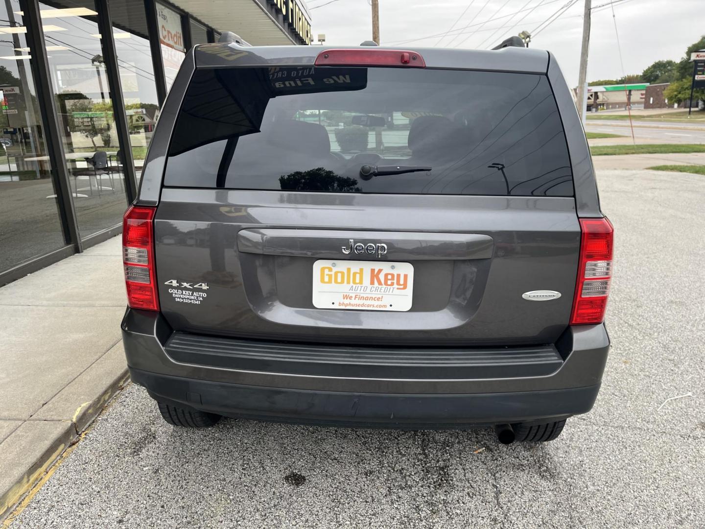 2016 Gun Metallic Jeep Patriot Latitude 4WD (1C4NJRFB8GD) with an 2.4L L4 DOHC 16V engine, located at 1633 W Kimberly, Davenport, IA, 52806, (563) 323-5341, 41.559456, -90.598732 - Photo#4