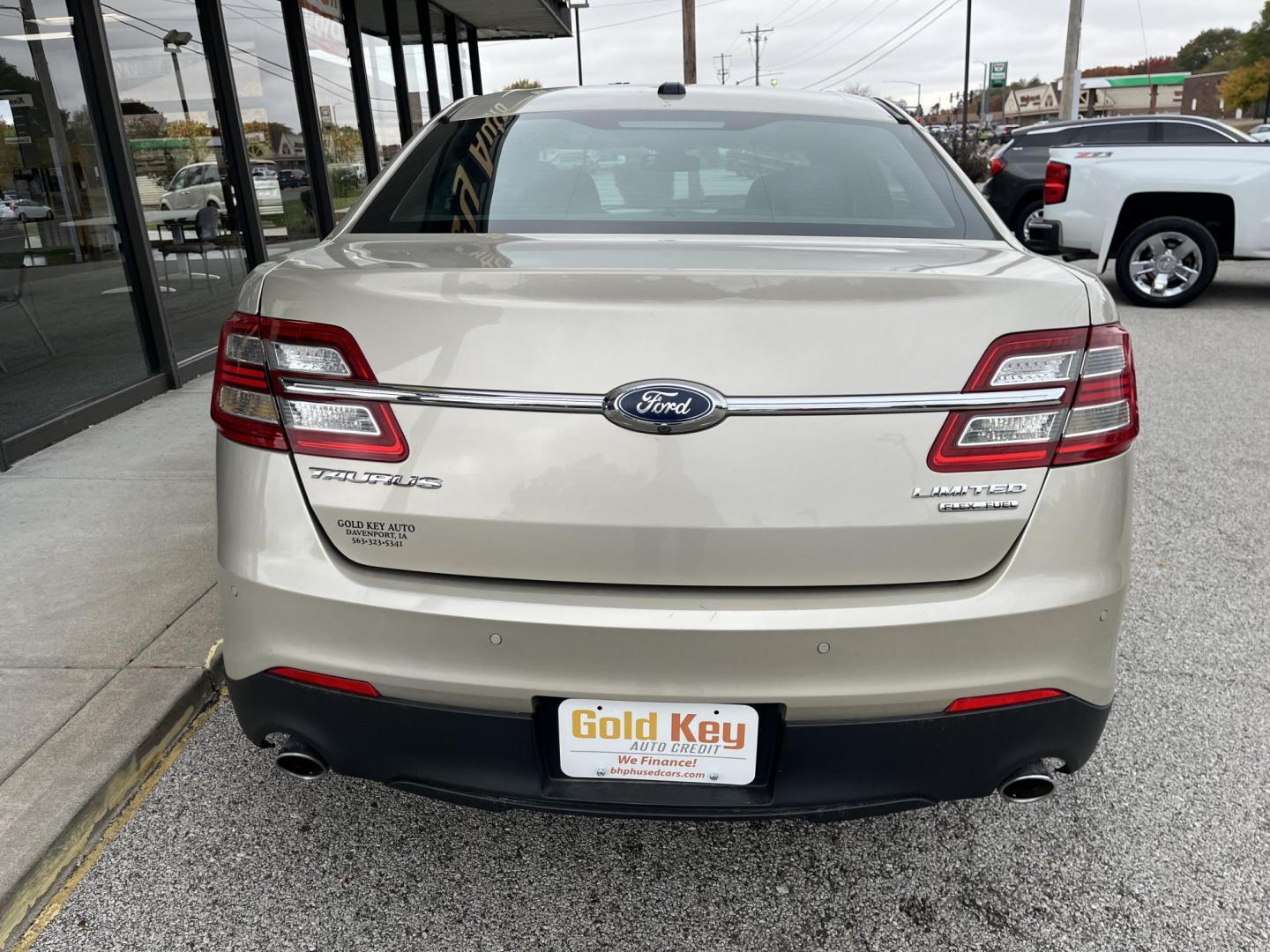 2018 White Gold Metallic Ford Taurus Limited (1FAHP2F86JG) with an 3.5L V-6 DOHC engine, located at 1633 W Kimberly, Davenport, IA, 52806, (563) 323-5341, 41.559456, -90.598732- Photo#4