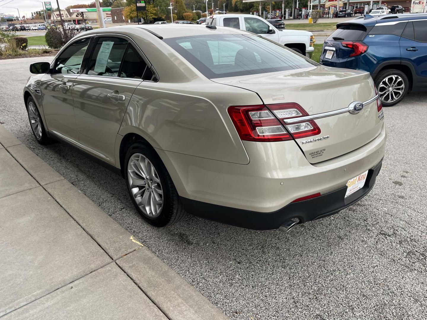 2018 White Gold Metallic Ford Taurus Limited (1FAHP2F86JG) with an 3.5L V-6 DOHC engine, located at 1633 W Kimberly, Davenport, IA, 52806, (563) 323-5341, 41.559456, -90.598732- Photo#3