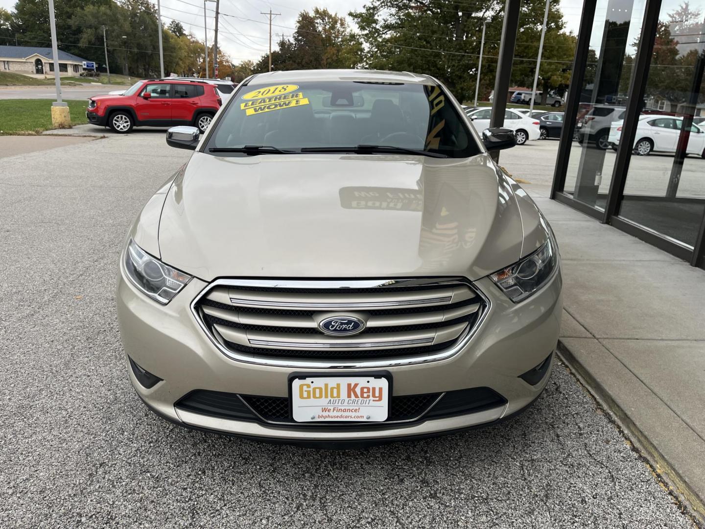 2018 White Gold Metallic Ford Taurus Limited (1FAHP2F86JG) with an 3.5L V-6 DOHC engine, located at 1633 W Kimberly, Davenport, IA, 52806, (563) 323-5341, 41.559456, -90.598732- Photo#1