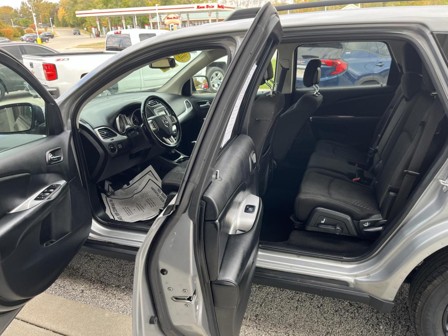 2020 Billet Clearcoat Dodge Journey SE Value (3C4PDCABXLT) with an Tigershark MultiAir 2.4L I-4 DOHC engine, located at 1633 W Kimberly, Davenport, IA, 52806, (563) 323-5341, 41.559456, -90.598732 - Photo#7