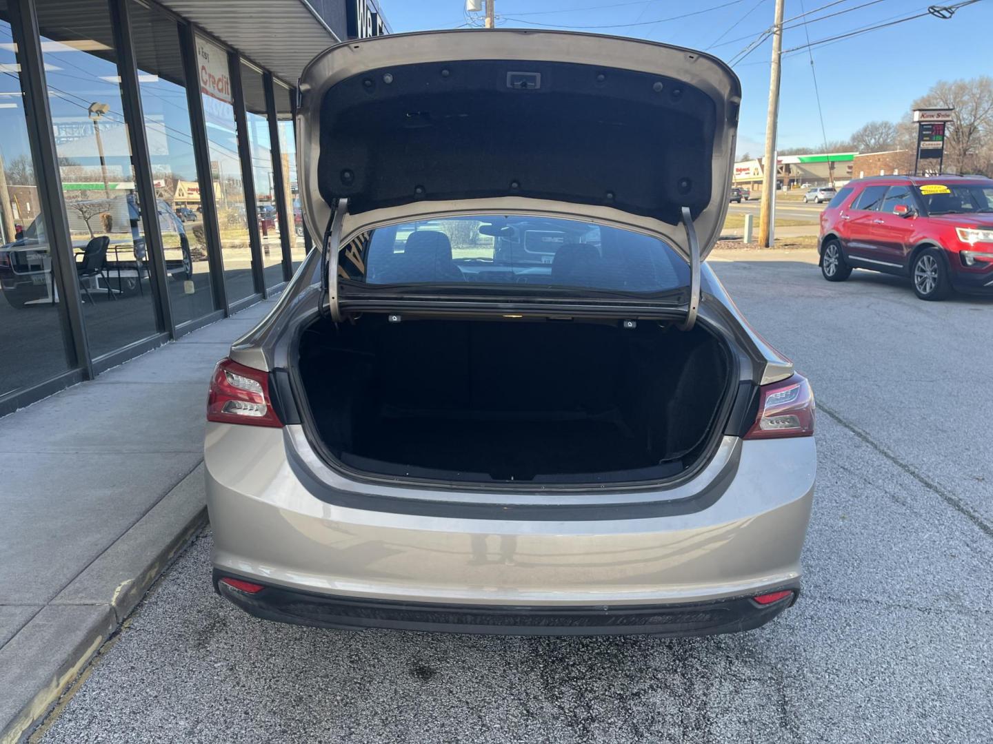 2022 Dark Ash Metallic Chevrolet Malibu FWD LT (1G1ZD5ST1NF) with an ECOTEC 1.5L I-4 gasoline direct injection engine, located at 1633 W Kimberly, Davenport, IA, 52806, (563) 323-5341, 41.559456, -90.598732 - Photo#5