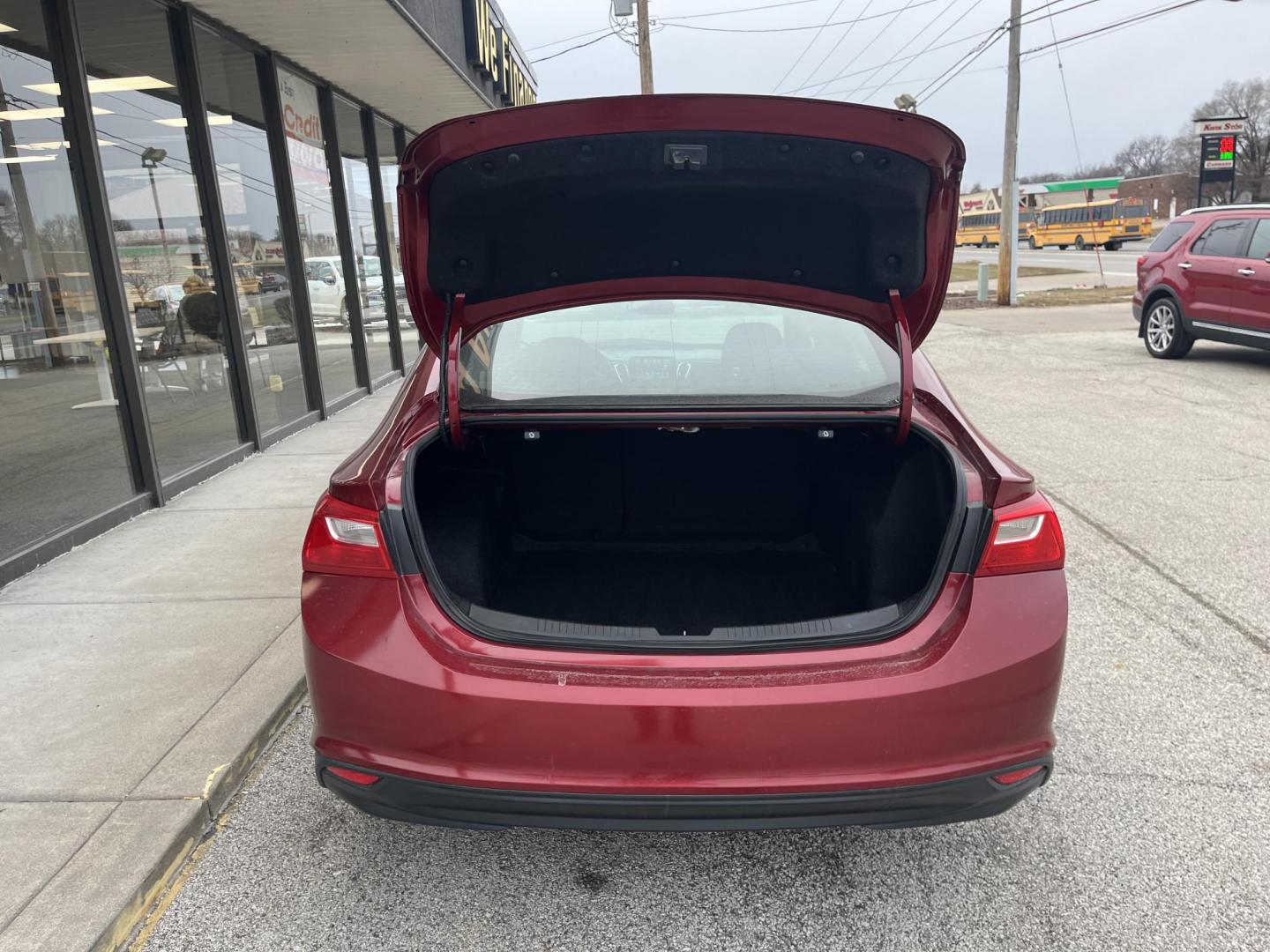 2018 Cajun Red Tintcoat Chevrolet Malibu LT (1G1ZD5ST5JF) with an ECOTEC 1.5L I-4 gasoline direct injection engine, located at 1633 W Kimberly, Davenport, IA, 52806, (563) 323-5341, 41.559456, -90.598732 - Photo#5