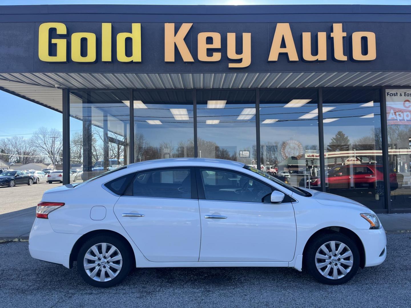 2015 White Nissan Sentra S (3N1AB7AP4FY) with an 1.8L I-4 DOHC engine, located at 1633 W Kimberly, Davenport, IA, 52806, (563) 323-5341, 41.559456, -90.598732 - Photo#0