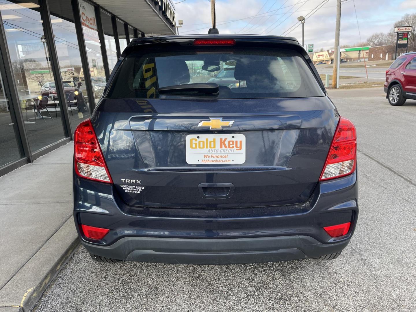 2019 Nightfall Gray Metallic Chevrolet Trax LS (3GNCJKSB3KL) with an Ecotec 1.4L I-4 DOHC engine, located at 1633 W Kimberly, Davenport, IA, 52806, (563) 323-5341, 41.559456, -90.598732 - Photo#4
