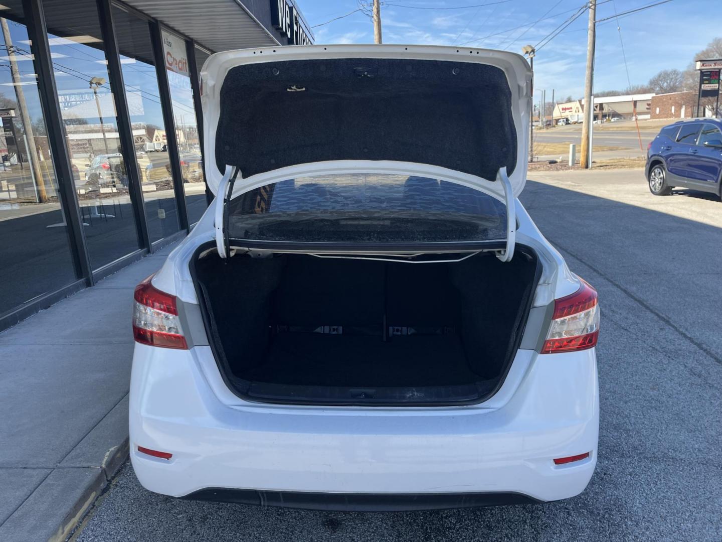 2015 Aspen White Nissan Sentra SL (3N1AB7AP2FY) with an 1.8L I-4 DOHC engine, located at 1633 W Kimberly, Davenport, IA, 52806, (563) 323-5341, 41.559456, -90.598732 - Photo#5