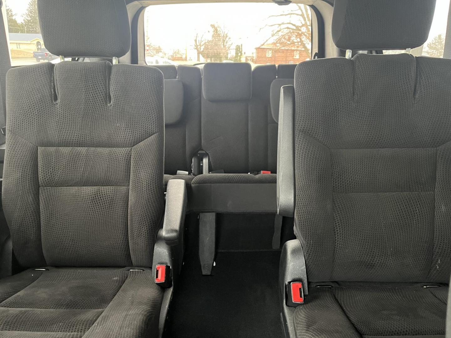 2019 White Knuckle Clearc Dodge Grand Caravan SE Plus (2C4RDGBG6KR) with an Pentastar 3.6L V-6 D engine, located at 1633 W Kimberly, Davenport, IA, 52806, (563) 323-5341, 41.559456, -90.598732 - Photo#9