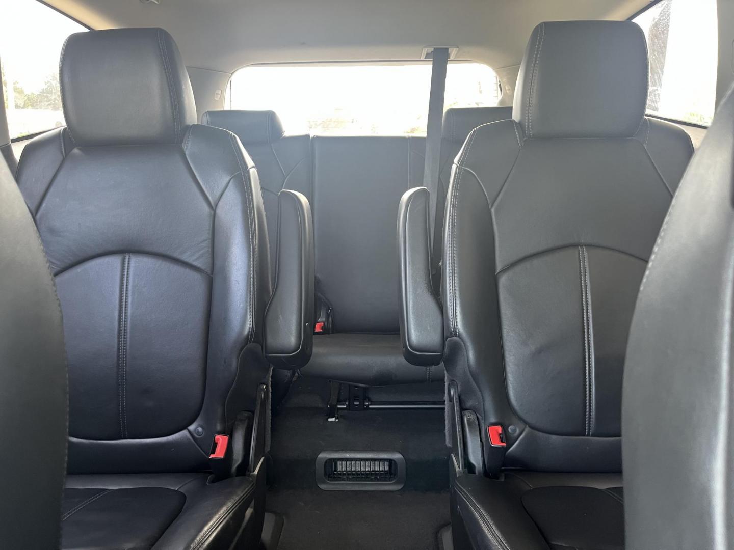 2013 Titanium Metallic Chevrolet Traverse 2LT FWD (1GNKRJKD2DJ) with an 3.6L V6 DOHC 24V engine, 6-Speed Automatic transmission, located at 1633 W Kimberly, Davenport, IA, 52806, (563) 323-5341, 41.559456, -90.598732 - Photo#9