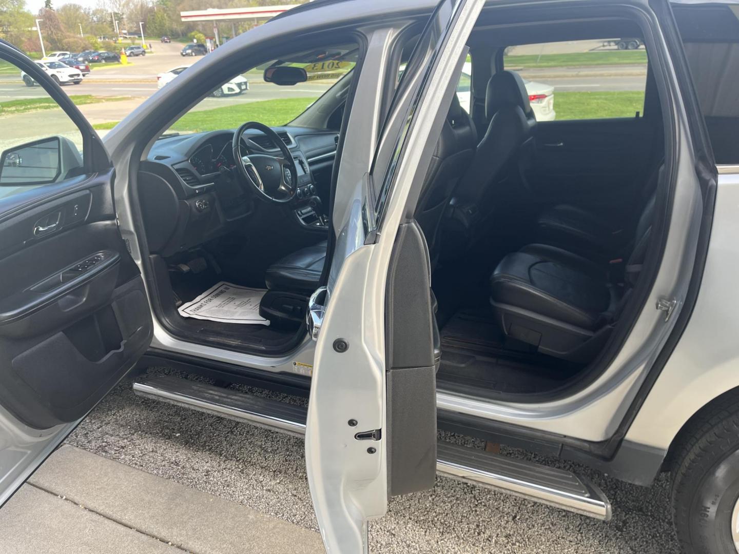 2013 Titanium Metallic Chevrolet Traverse 2LT FWD (1GNKRJKD2DJ) with an 3.6L V6 DOHC 24V engine, 6-Speed Automatic transmission, located at 1633 W Kimberly, Davenport, IA, 52806, (563) 323-5341, 41.559456, -90.598732 - Photo#8