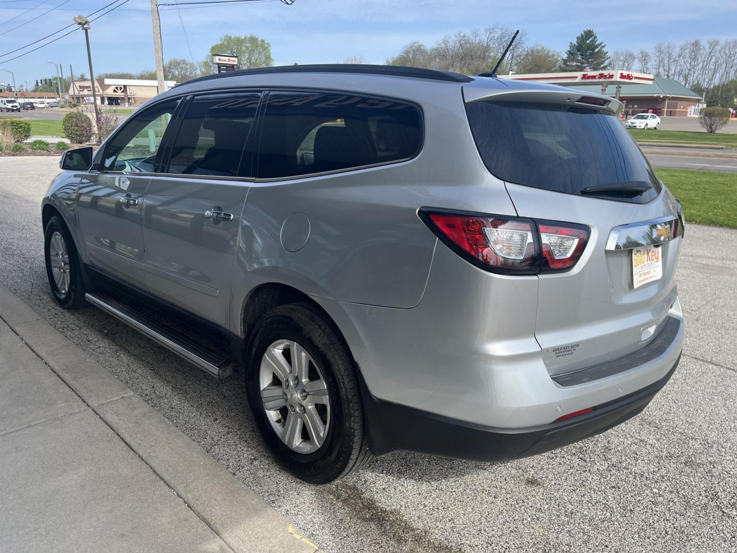 2013 Titanium Metallic Chevrolet Traverse 2LT FWD (1GNKRJKD2DJ) with an 3.6L V6 DOHC 24V engine, 6-Speed Automatic transmission, located at 1633 W Kimberly, Davenport, IA, 52806, (563) 323-5341, 41.559456, -90.598732 - Photo#3