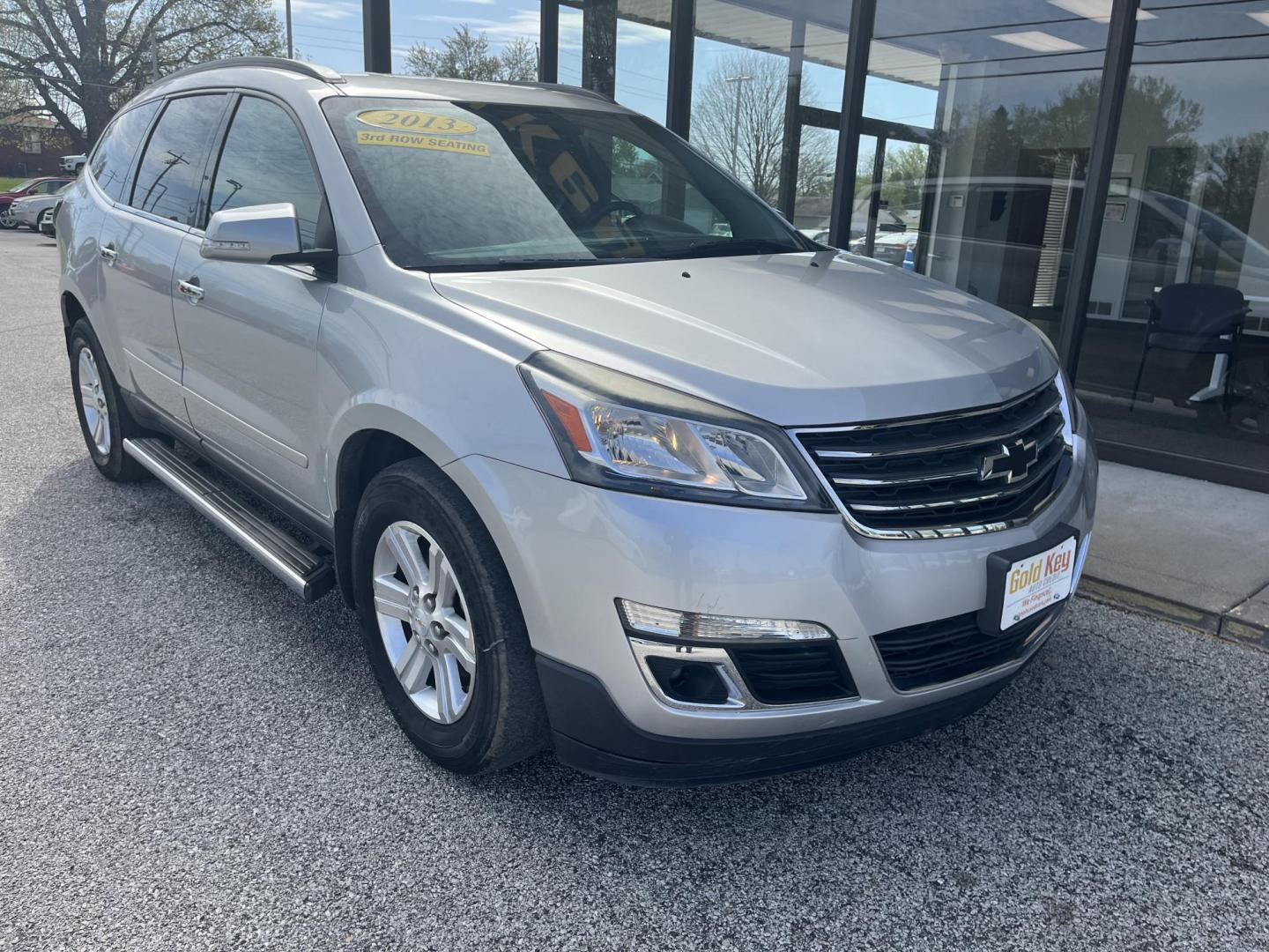 2013 Titanium Metallic Chevrolet Traverse 2LT FWD (1GNKRJKD2DJ) with an 3.6L V6 DOHC 24V engine, 6-Speed Automatic transmission, located at 1633 W Kimberly, Davenport, IA, 52806, (563) 323-5341, 41.559456, -90.598732 - Photo#2