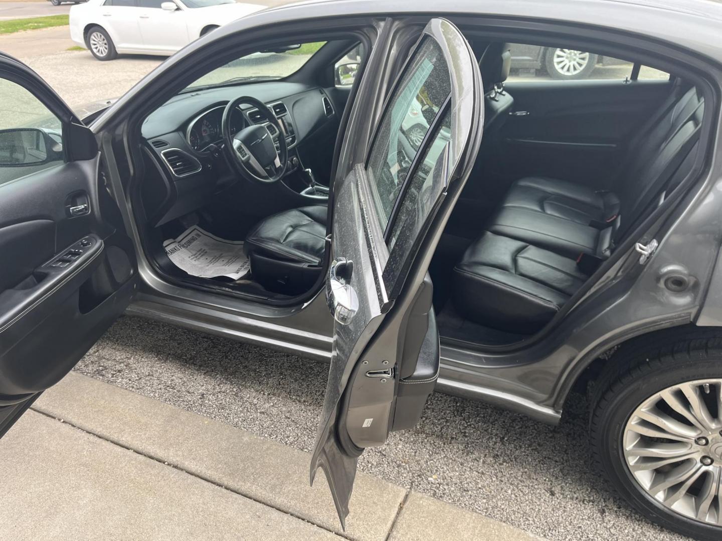 2012 Tungsten Metallic Chrysler 200 Limited (1C3CCBCG0CN) with an 3.6L V6 DOHC 24V FFV engine, 6-Speed Automatic transmission, located at 1633 W Kimberly, Davenport, IA, 52806, (563) 323-5341, 41.559456, -90.598732 - Photo#8
